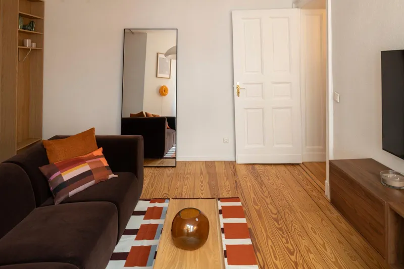 Stilvoll eingerichtete Altbauwohnung im Herzen von Friedrichshain — photo 1